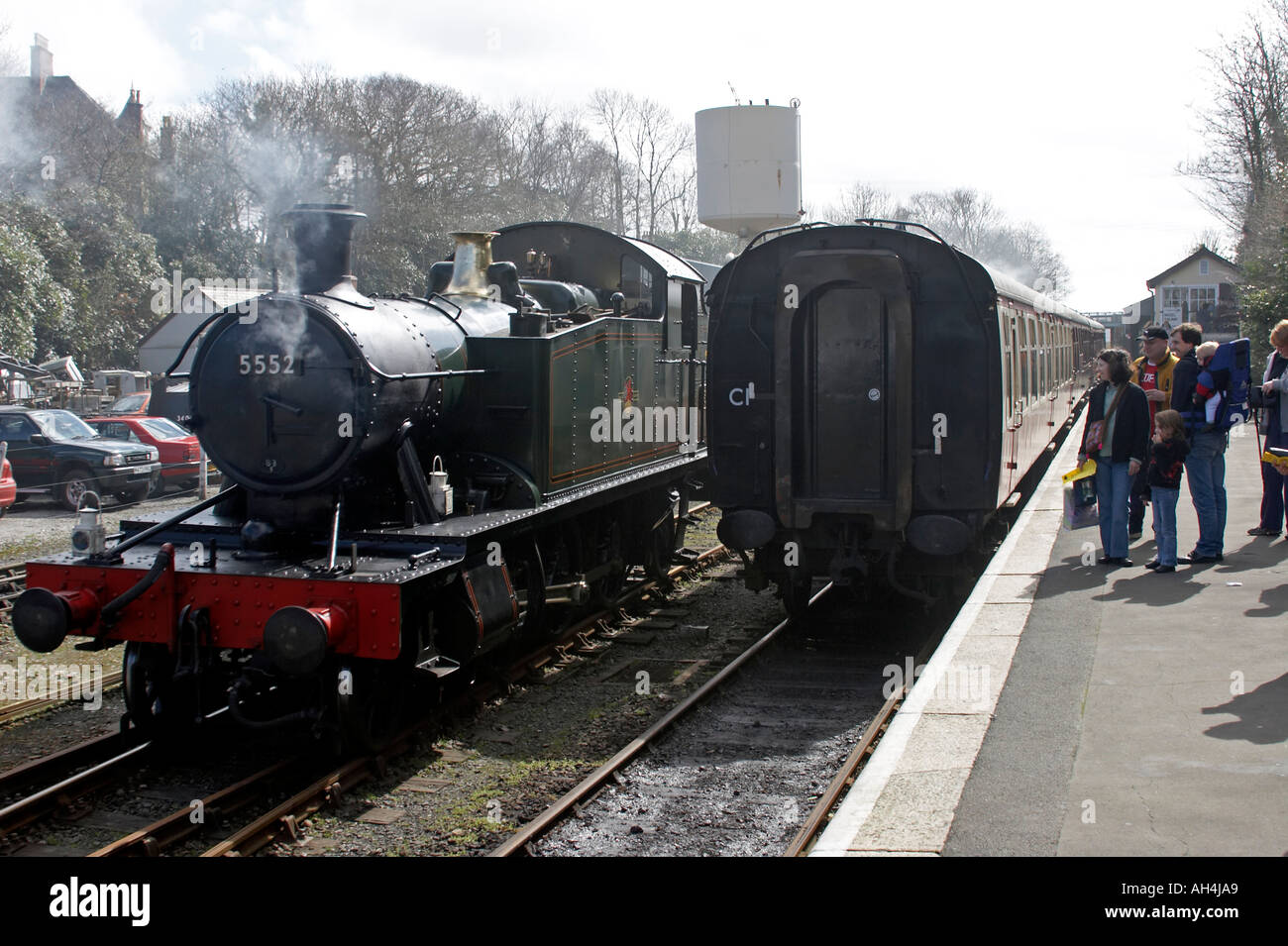 Steam Engine 5552 going around on Bodmin and Wenford Railway Cornwall ...