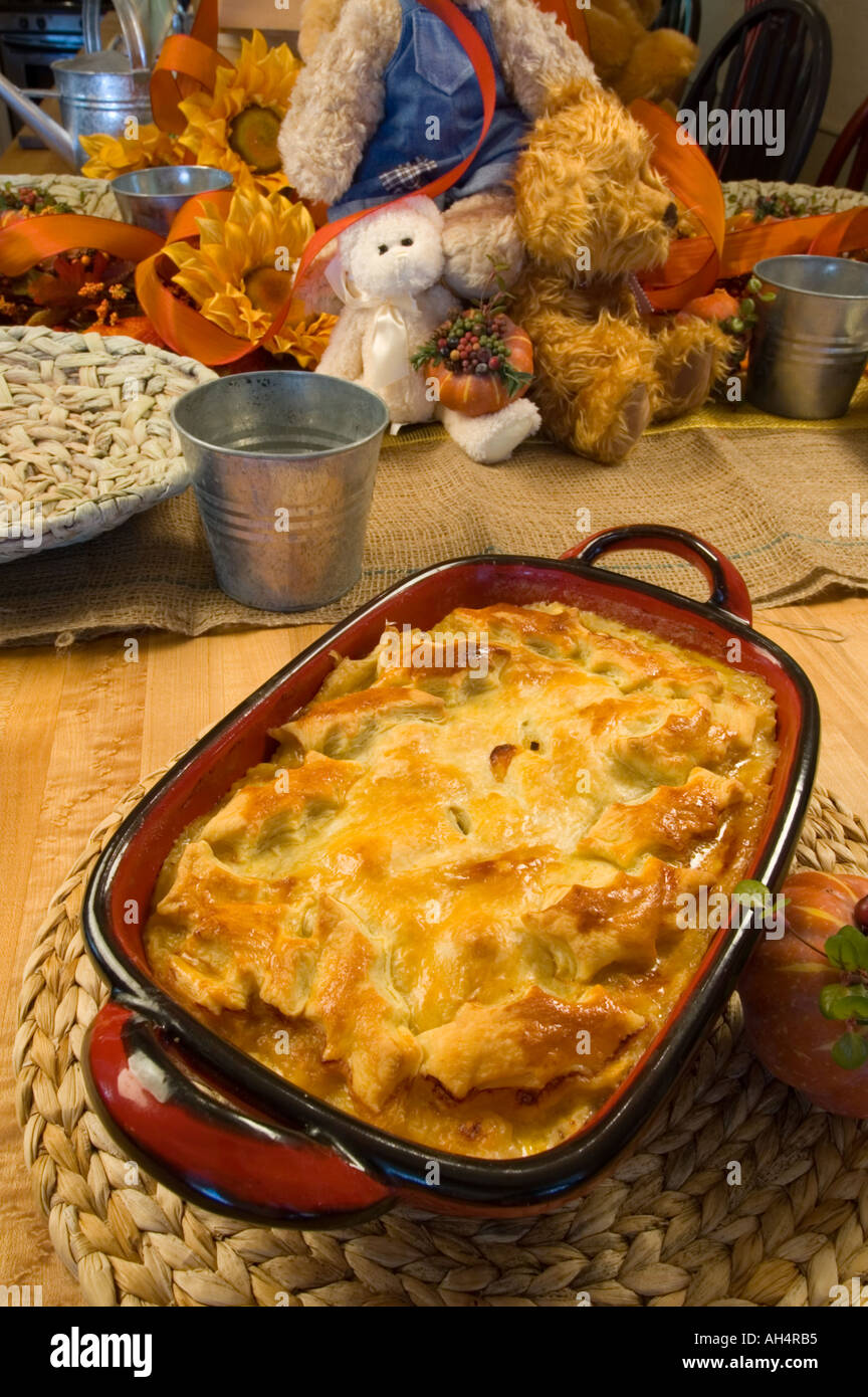 Homemade chicken pie hi-res stock photography and images - Alamy