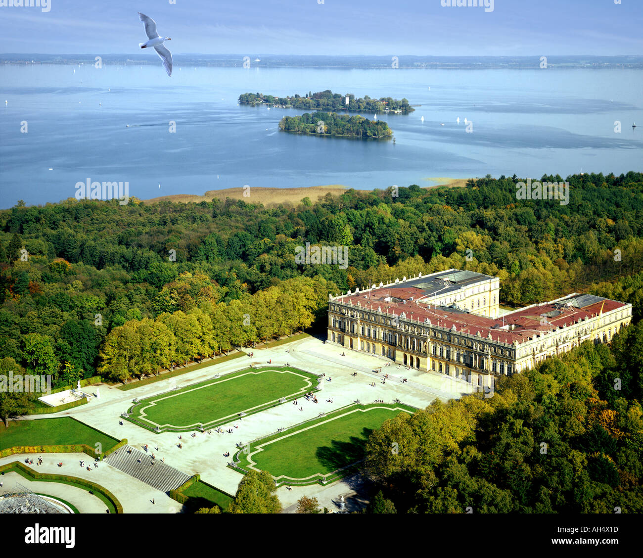 DE BAVARIA Herrenchiemsee Castle and Lake Chiemsee Stock Photo Alamy