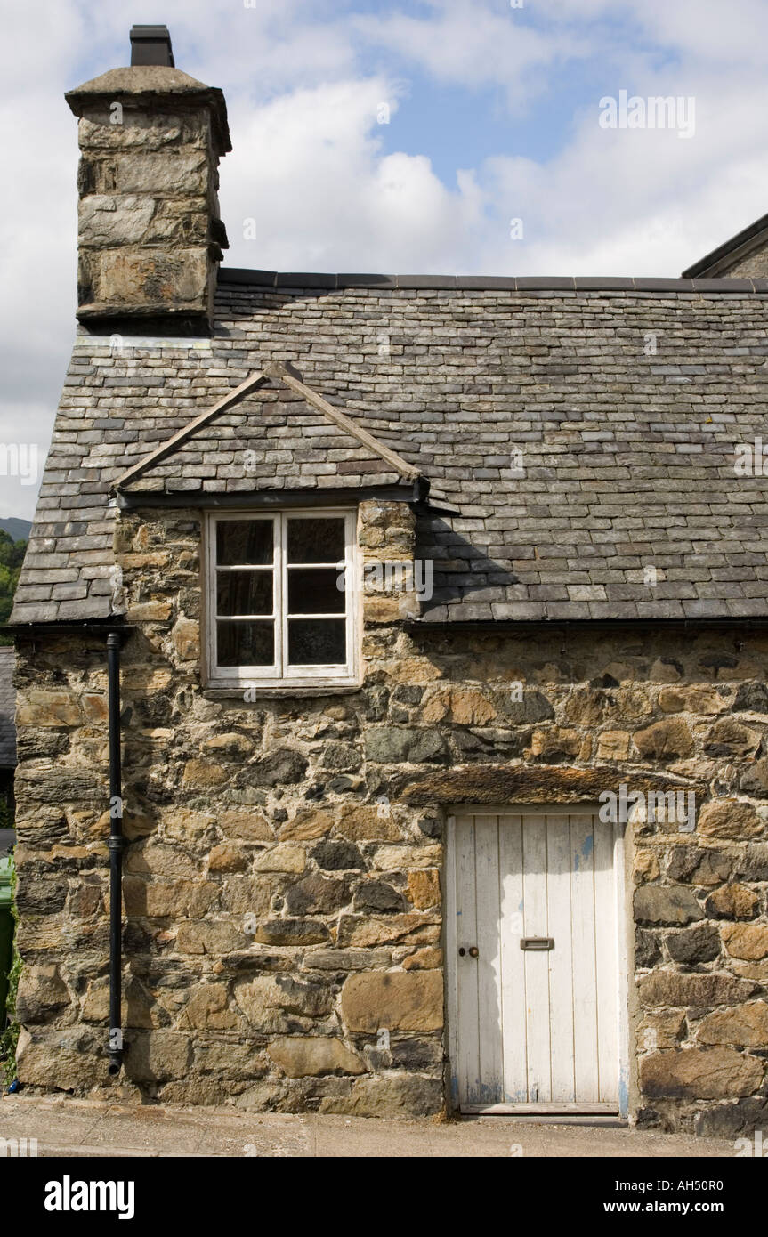 Stone cottage welsh slate roof hi-res stock photography and images - Alamy