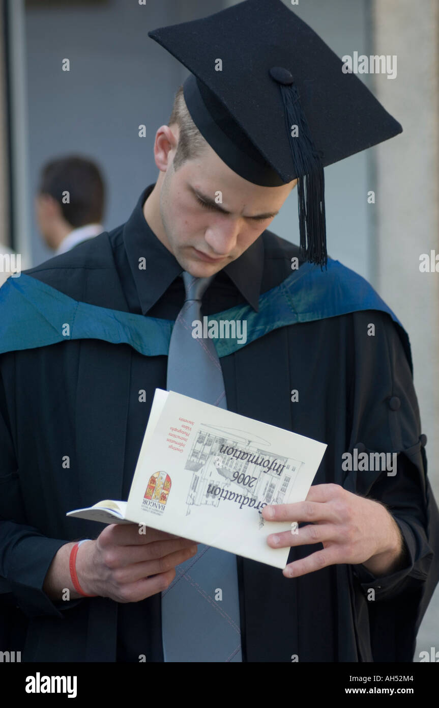 bangor uni graduation gown
