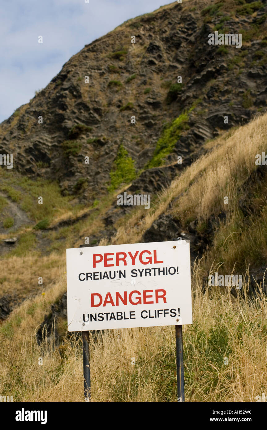 Danger falling cliffs sign in welsh and englishm language, Constitution Hill Aberystwyth Ceredigion UK Stock Photo