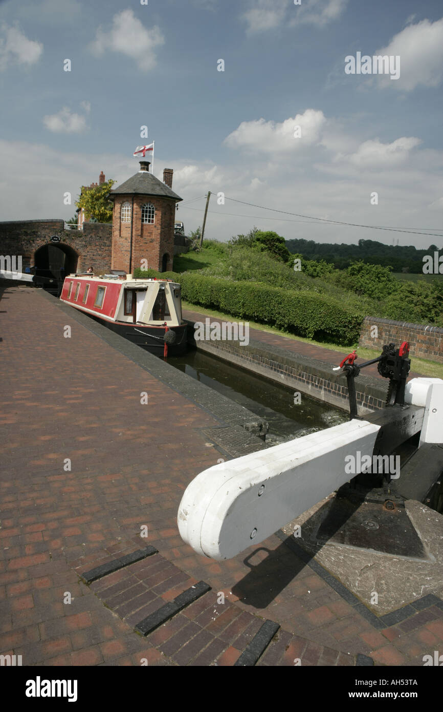 Lock gates transport hi-res stock photography and images - Alamy