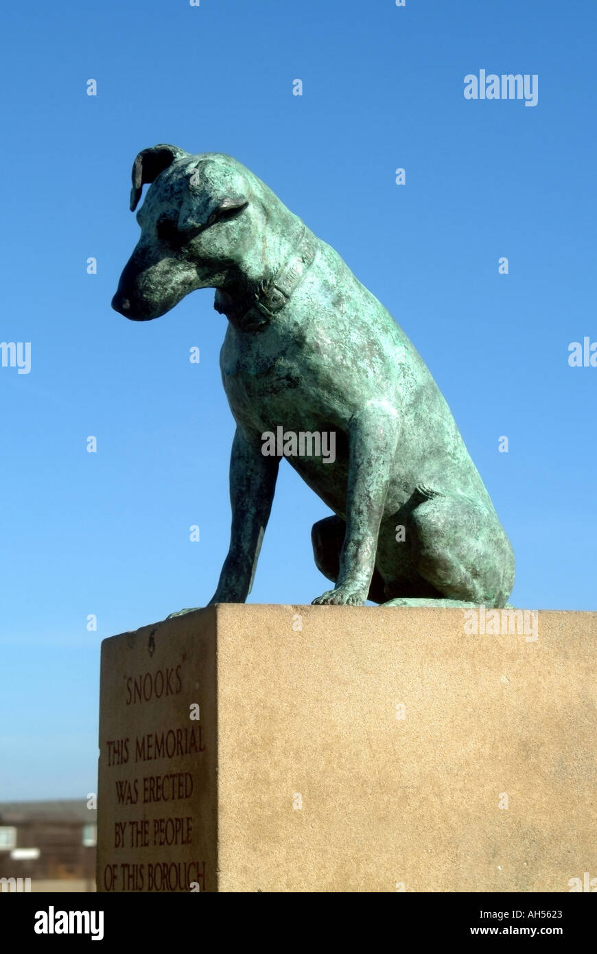 Aldeburgh statue of a dog called Snooks once stolen from its seafront location and now replaced Stock Photo