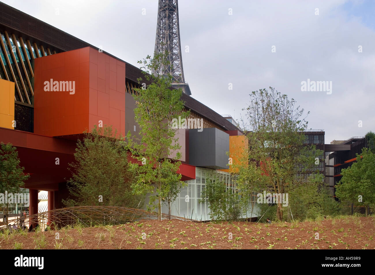 Musee de Quai Branly, Paris, 2006. Quai Branly facade Architect: Jean Nouvel Stock Photo