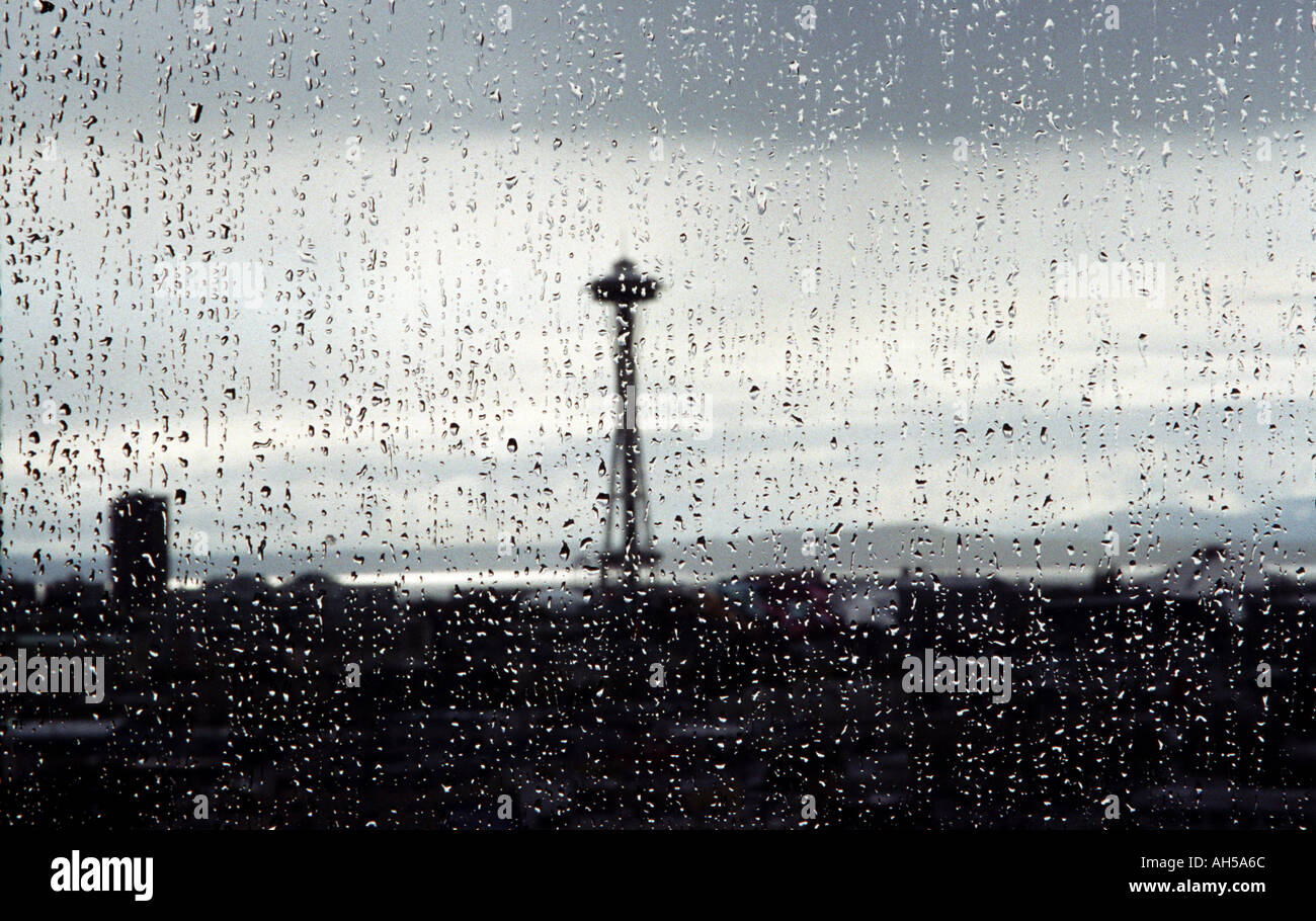 Seattle Landmark Space Needle in Rain Stock Photo Alamy
