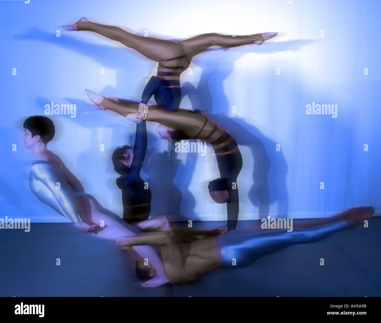 Gymnasts acrobats hi-res stock photography and images - Alamy
