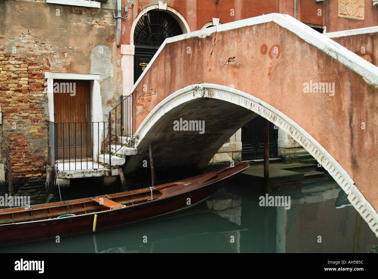 Canal bridge architecture hi-res stock photography and images - Alamy