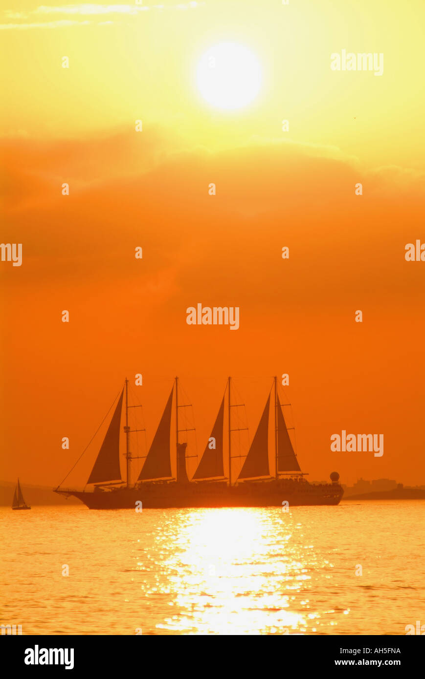 Sailing boat at sunset hi-res stock photography and images - Alamy