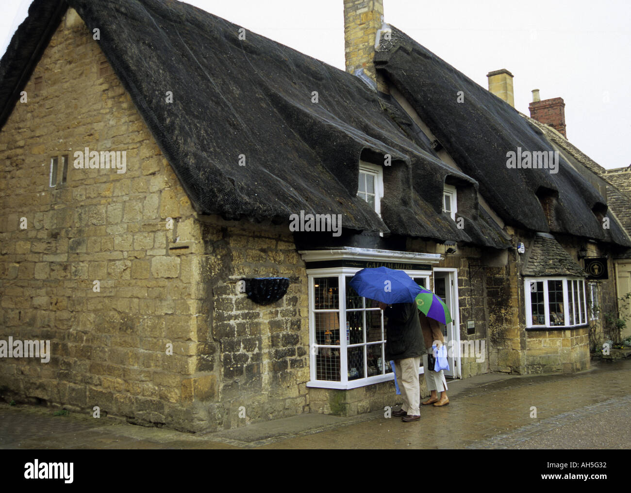 Shopping in the Cotswolds Stock Photo Alamy