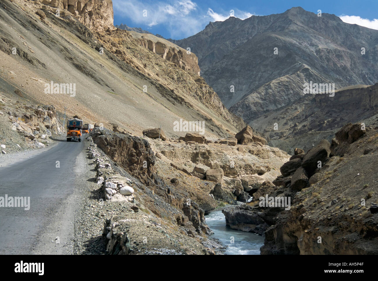 Srinagar Leh road in Yapola Gorge from Lamayuru down to Indus Valley ...