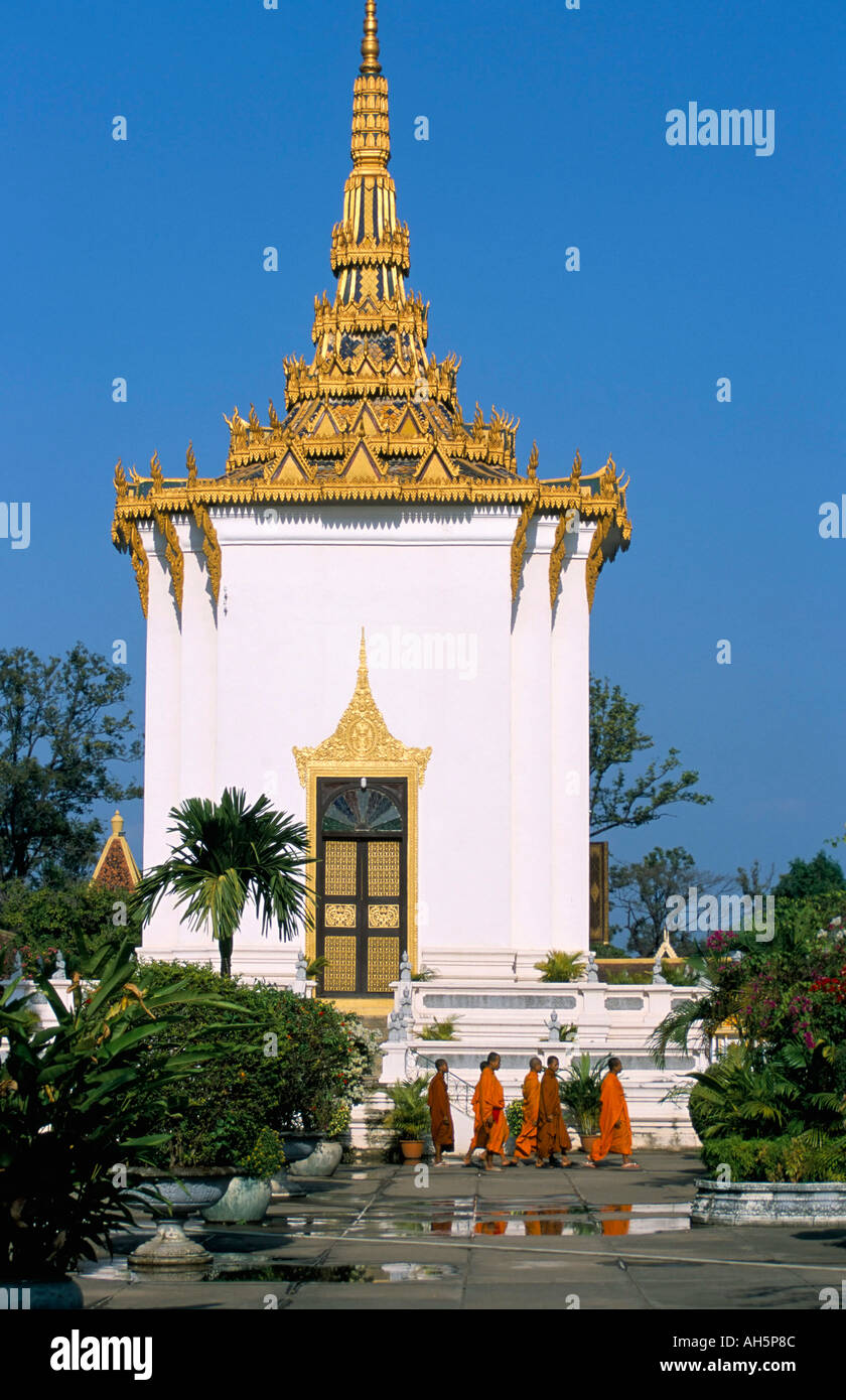 Monks walking in front the the Mondap Library Royal Palace Phnom Penh Cambodia Indochina Southeast Asia Asia Stock Photo