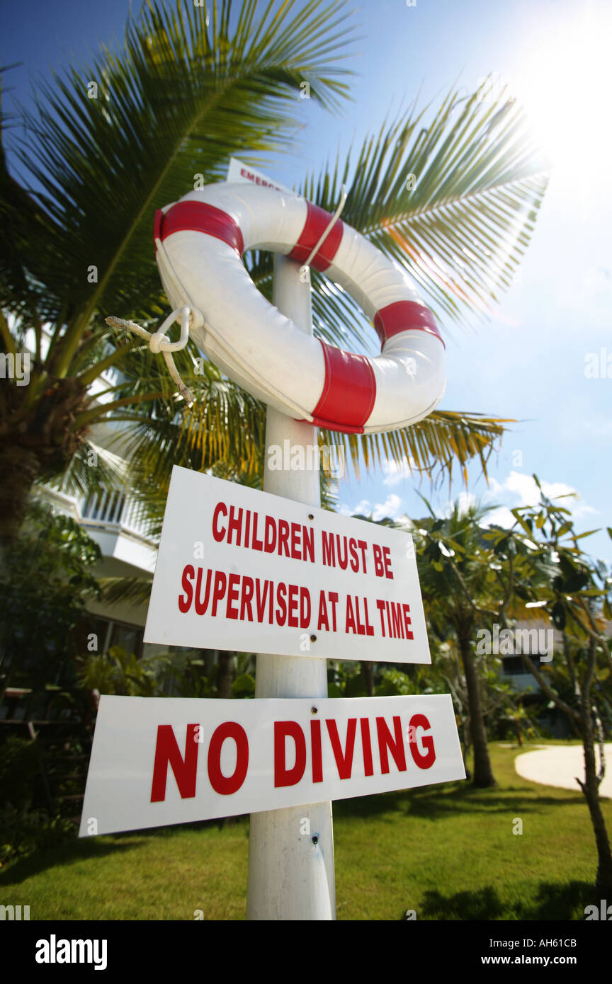 Life saving diving hi-res stock photography and images - Alamy
