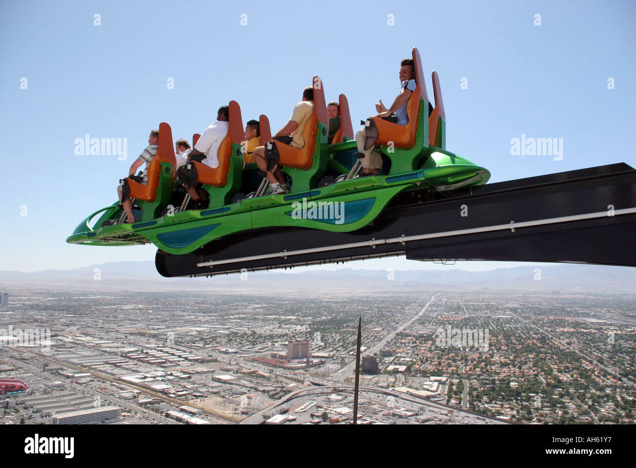 Thrill ride Big Shot on top of the Las Vegas Stratosphere tower (1149  ft/350m), the tallest freestanding observation tower of the US Stock Photo  - Alamy