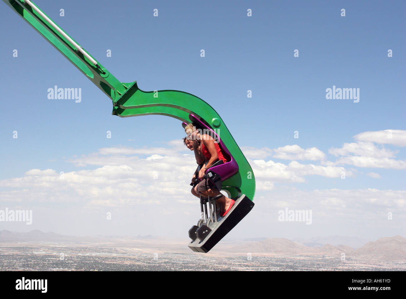 Big Shot Amusement Ride atop … – License image – 70058520 ❘ lookphotos