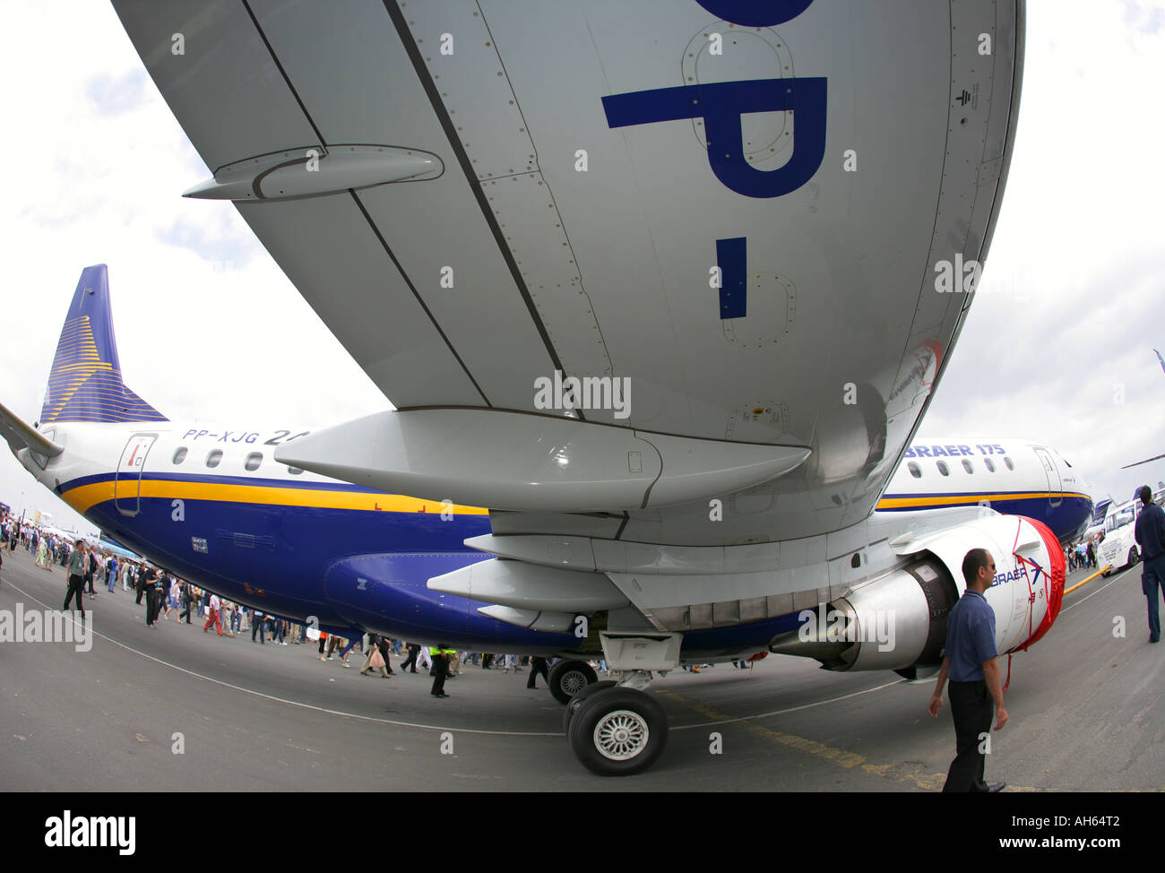 Aerial france passenger jet landing hi-res stock photography and images ...