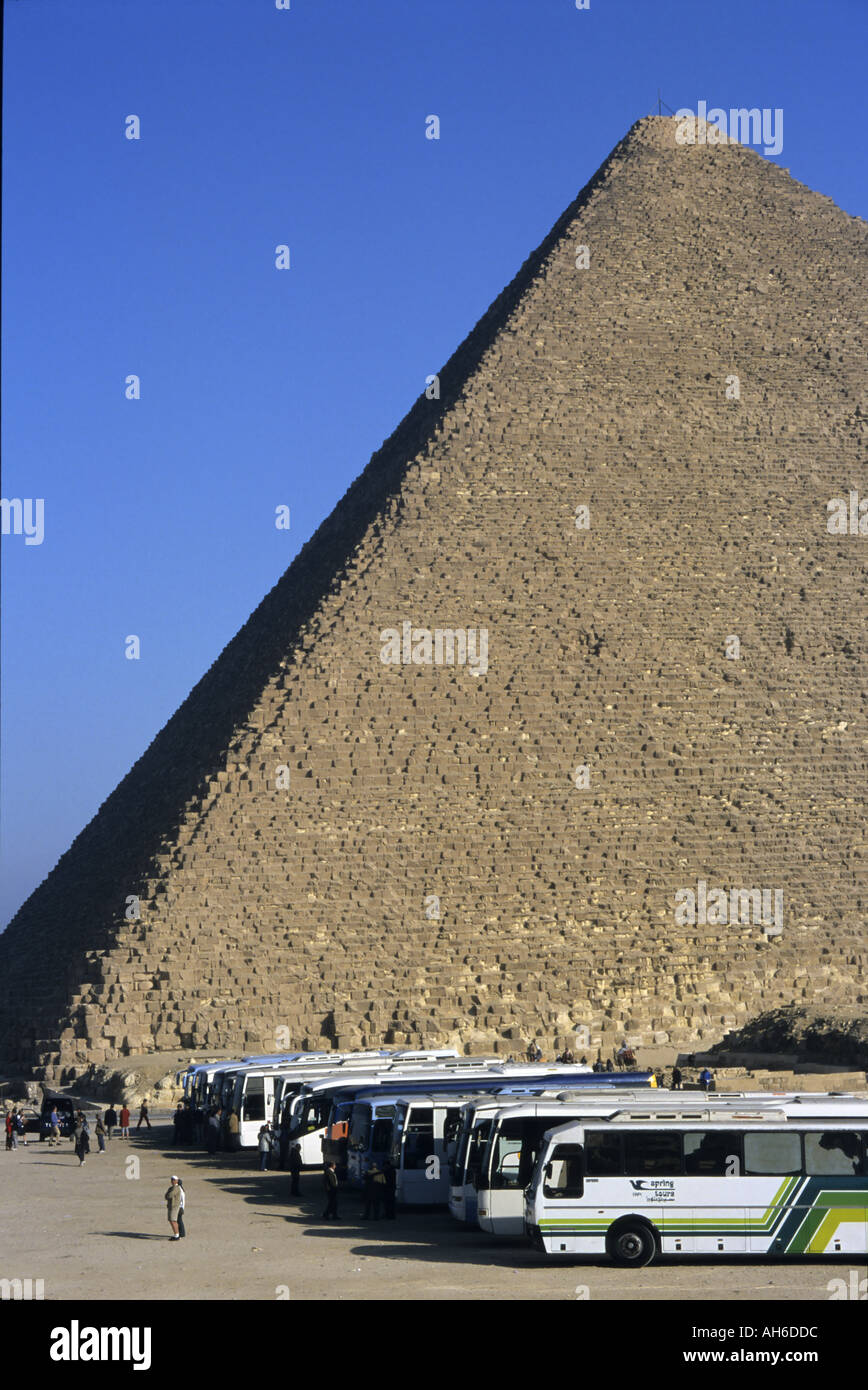 Tourists buses / coaches parked at the foot of The Great Pyramid, Giza ...