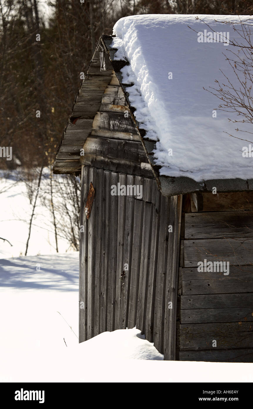 Old shed by lake hi-res stock photography and images - Alamy