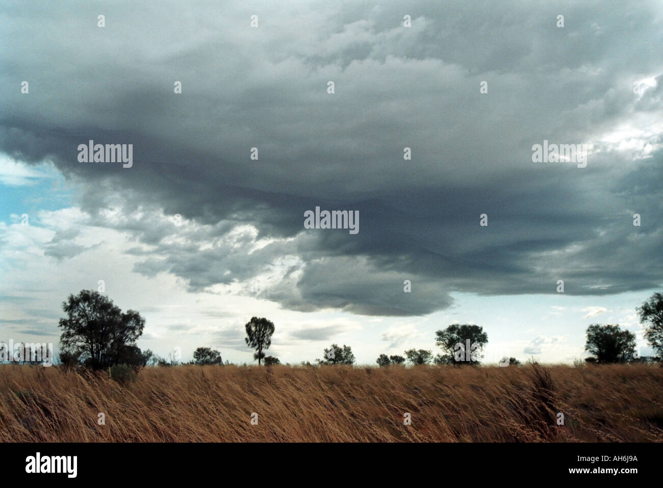 Scudding Scudding grey gray cloud clouds hi-res stock photography and images - Alamy