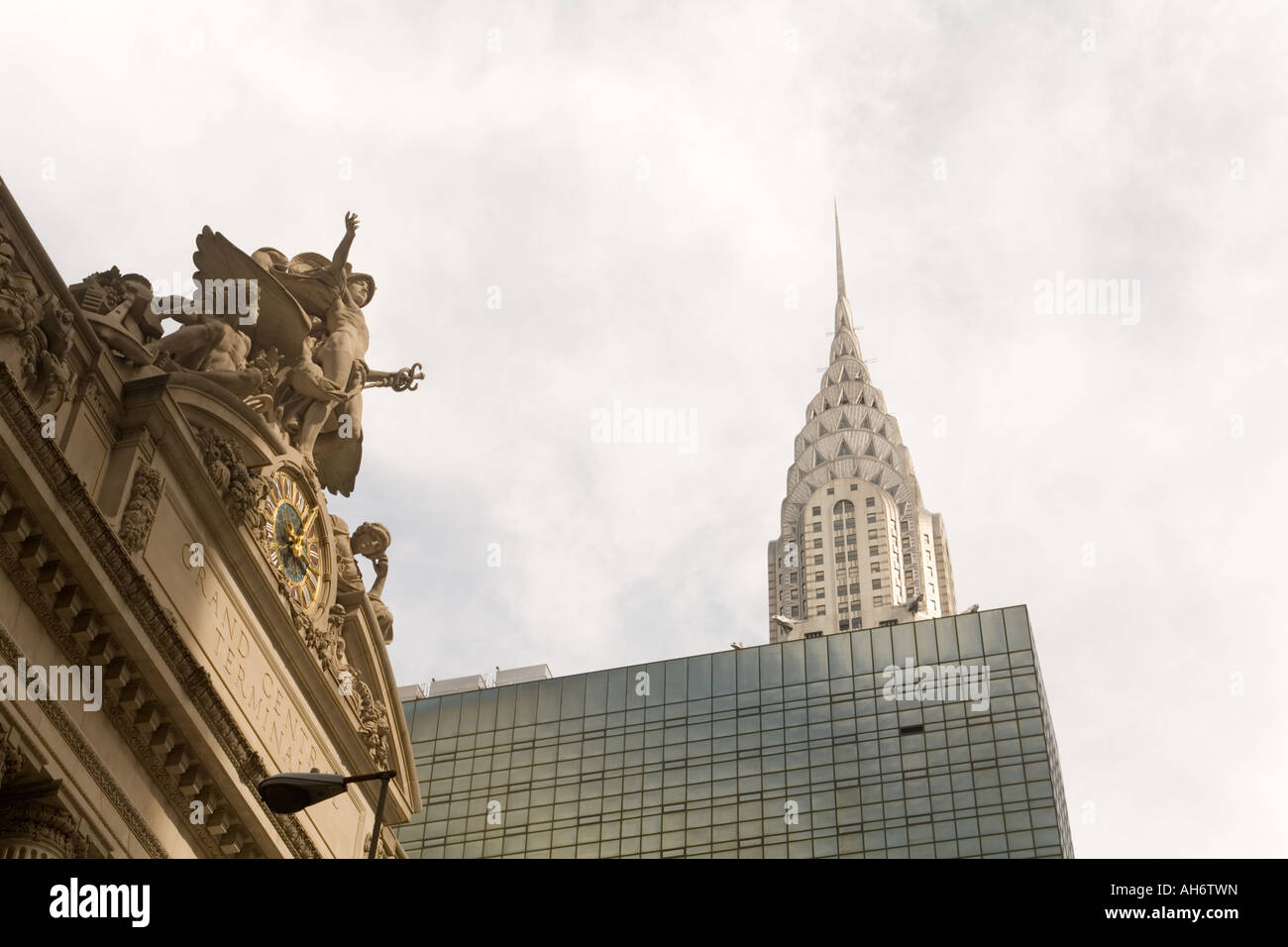 Grand Central Terminal s Mercury clock and the Chrysler Building NYC Stock Photo