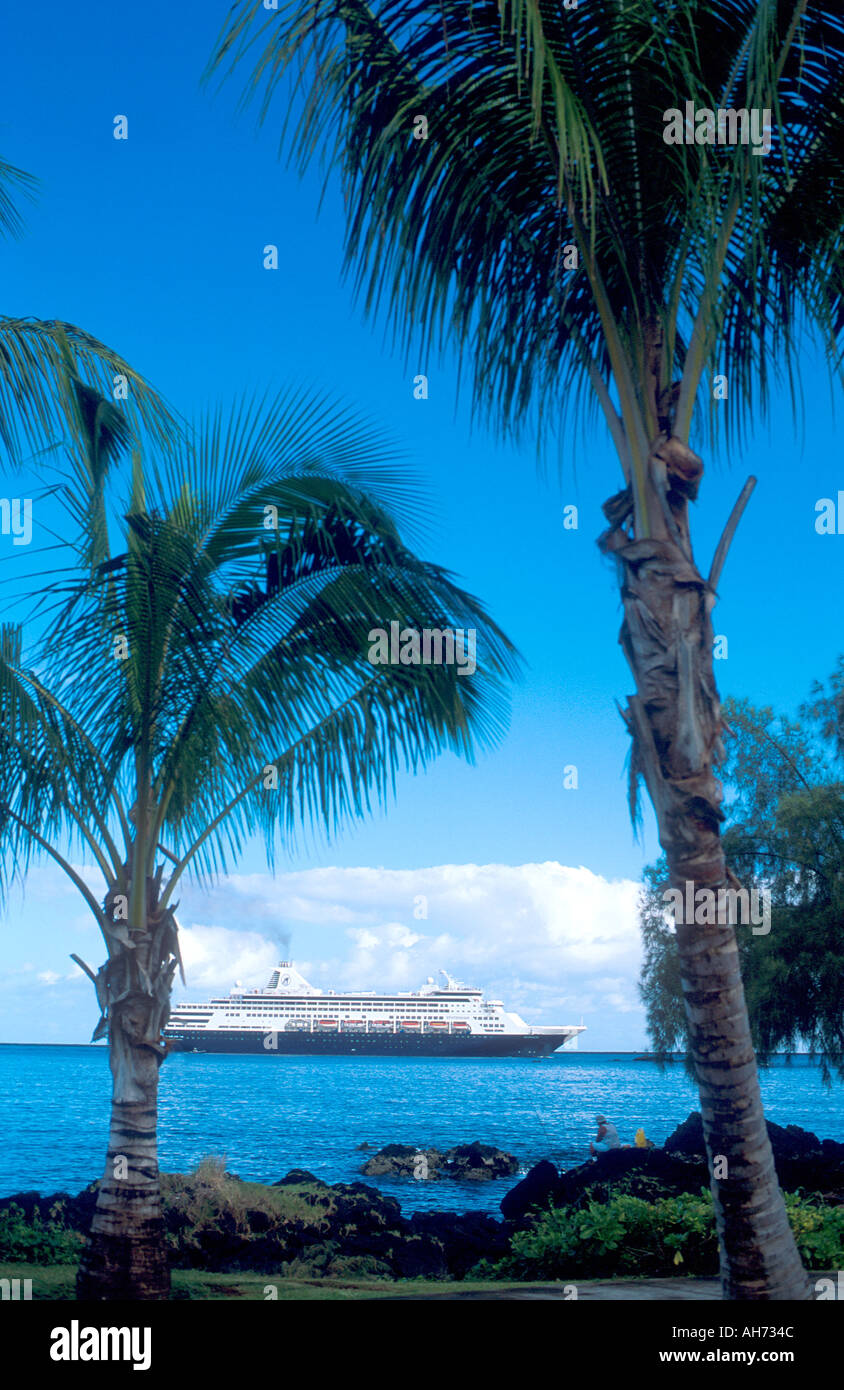 Cruise ship entering harbor at Hilo Hawaii Stock Photo Alamy