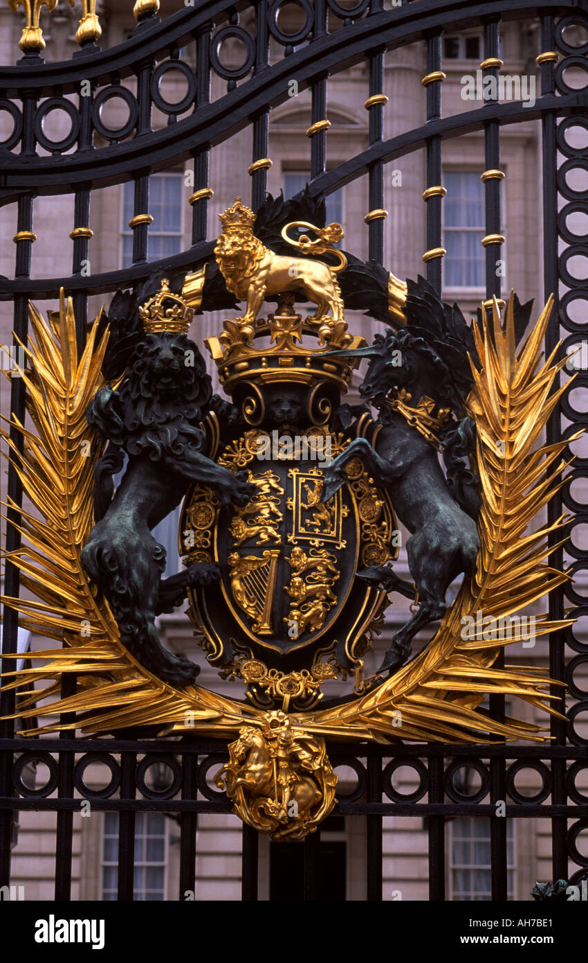 Gilded Railing Gilded Railings outside Buckingham Palace London UK Stock Photo - Alamy
