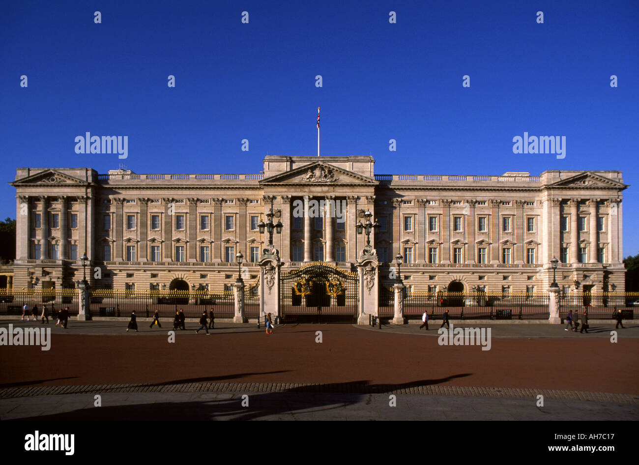 Buckingham Palace London UK Stock Photo - Alamy