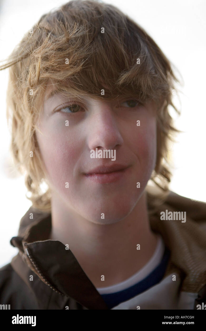 One teenage boy only 16 17 years hi-res stock photography and images ...