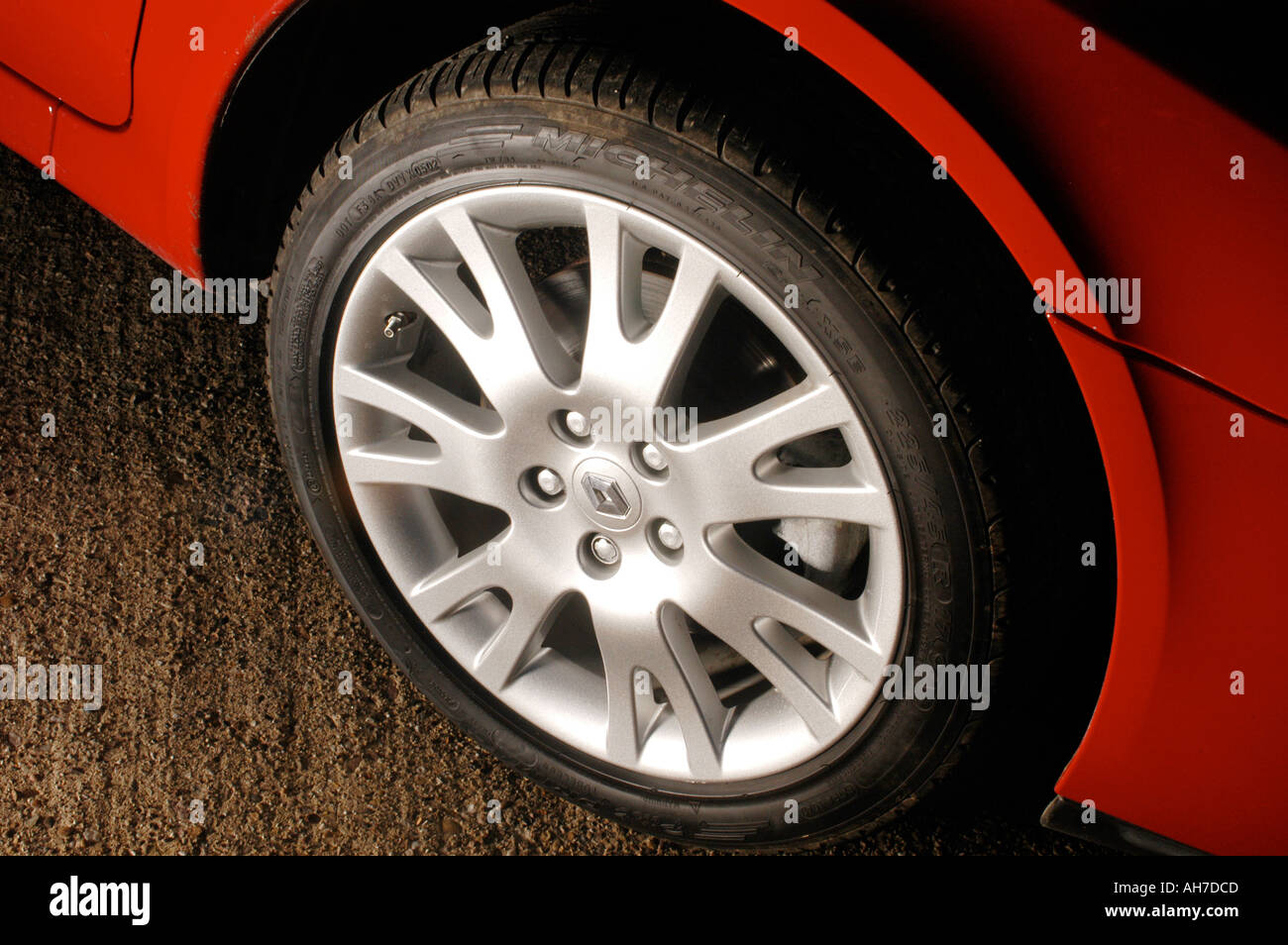 renault laguna alloy wheel 2003 Stock Photo Alamy