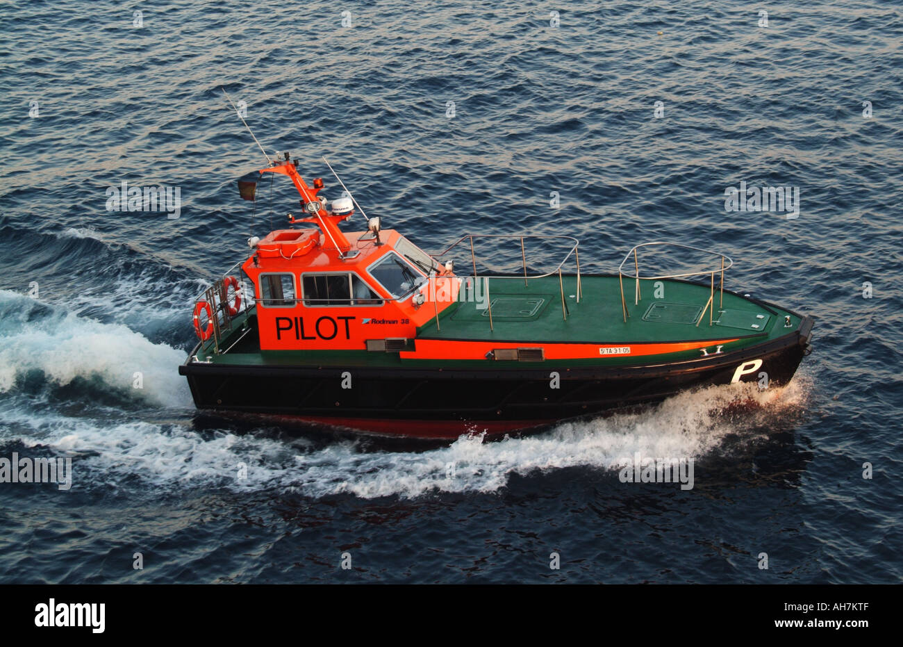 Port of Tarragona pilot launch departs after delivering pilot to ship Stock Photo