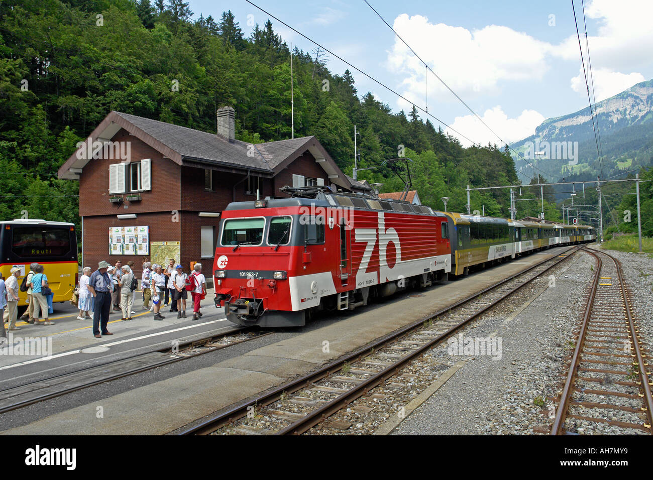 Golden Pass Train arriving at Brunig-Hasliberg on the Brunig Line from Luzern to Interlaken in Switzerland Stock Photo