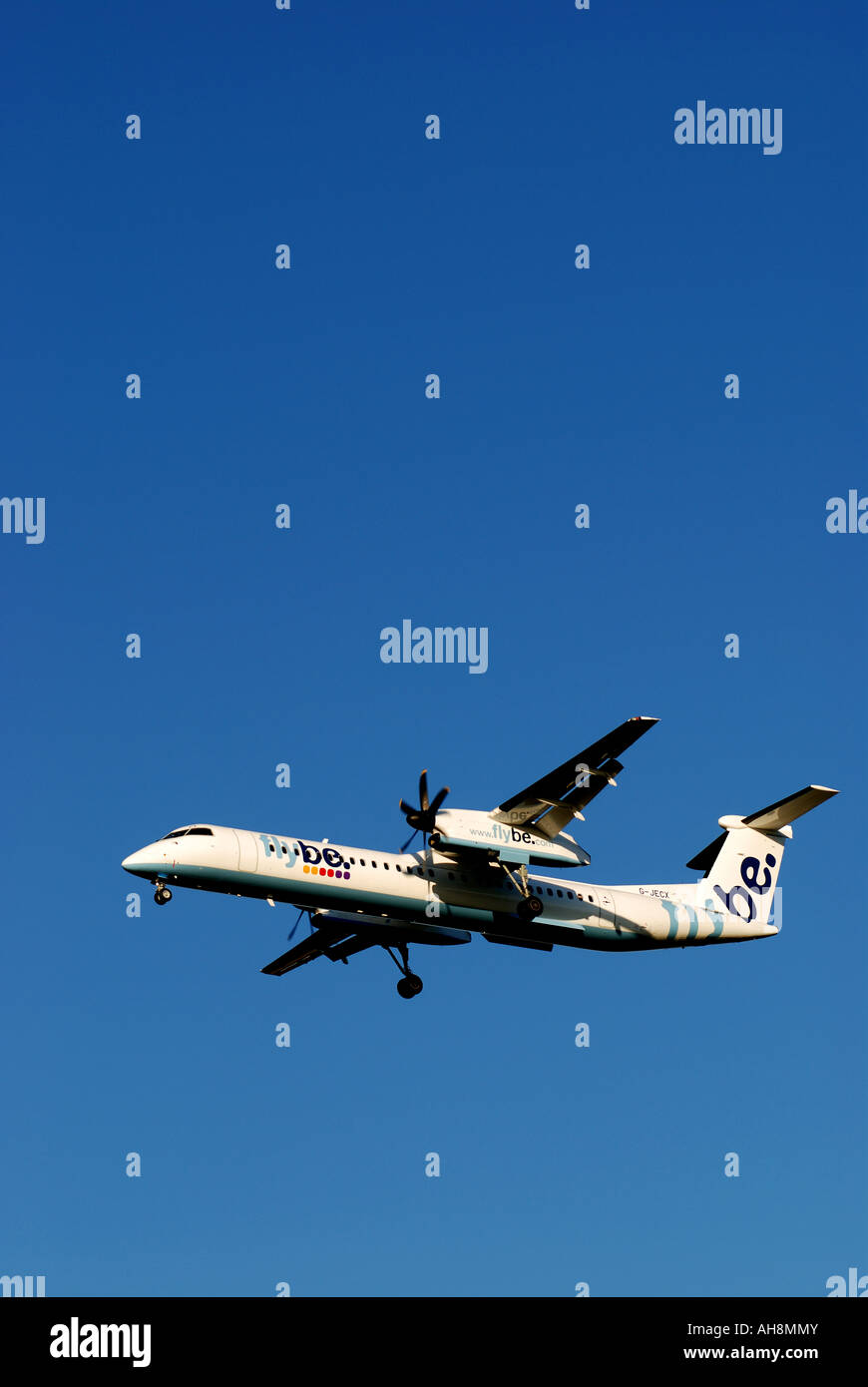 Dhc dash eight hi-res stock photography and images - Alamy