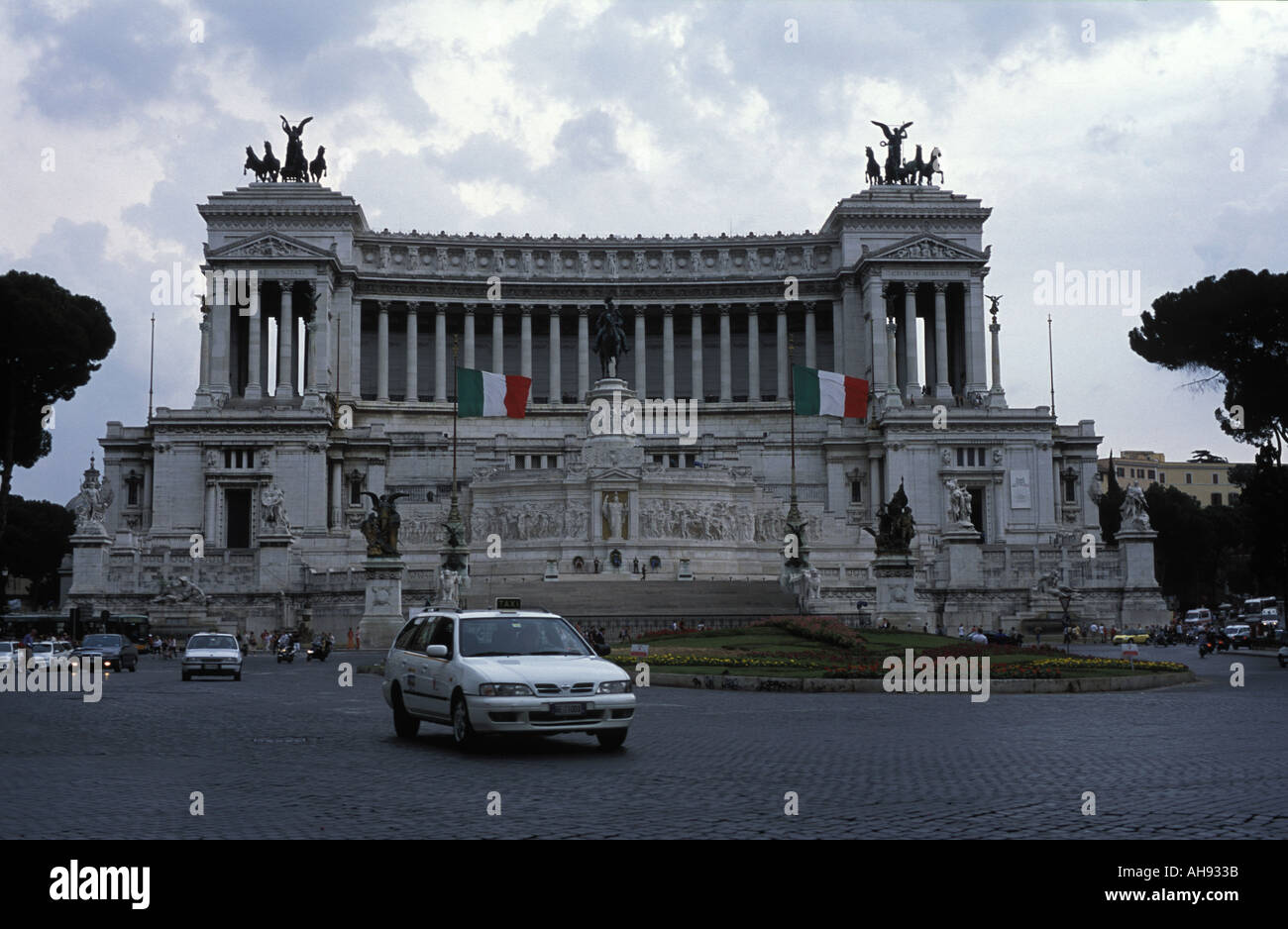 Victor emmanuel monument rome hi-res stock photography and images - Alamy