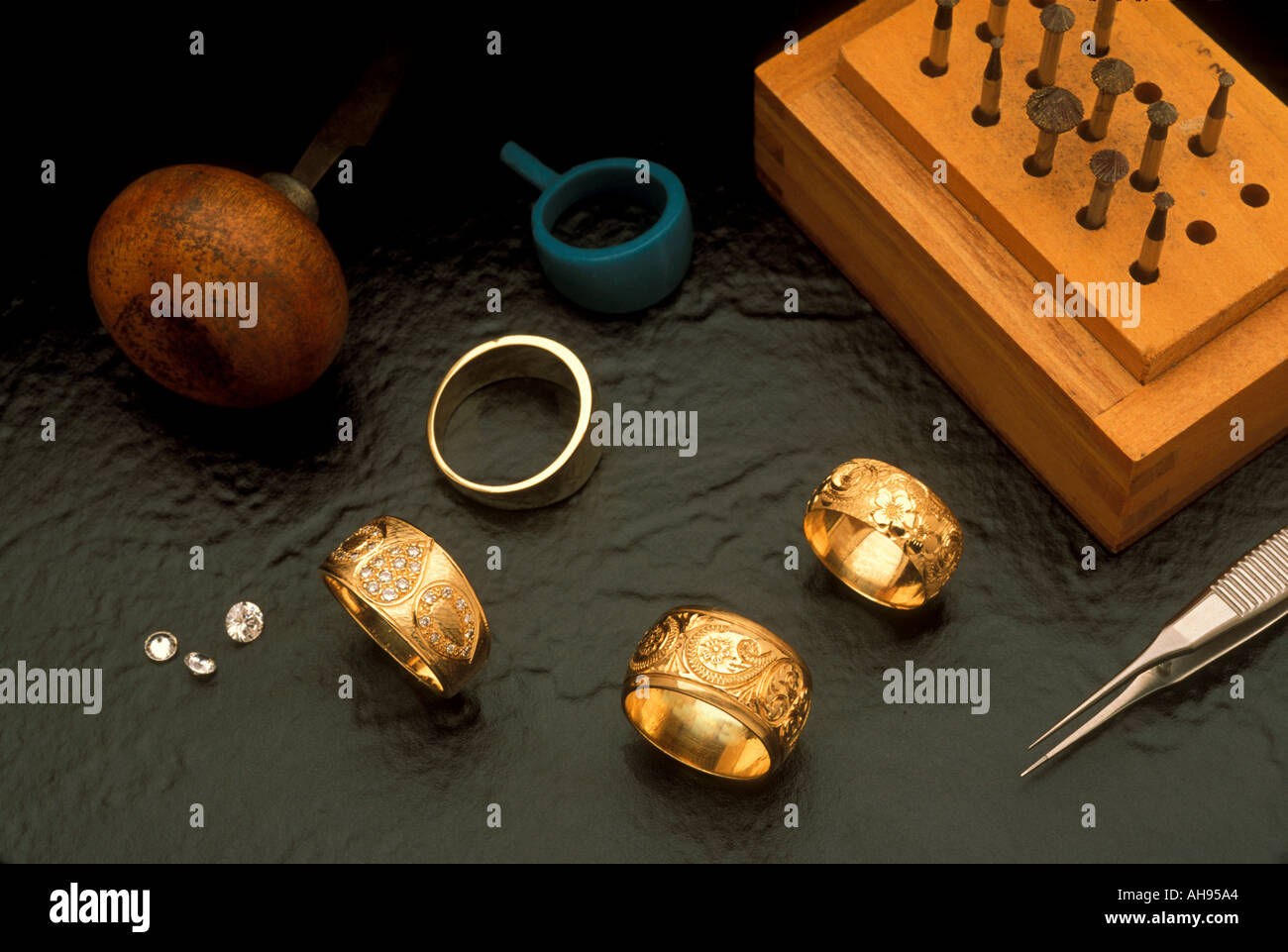 Jewelry and craftsmanship Gold tools and diamonds Stock Photo - Alamy