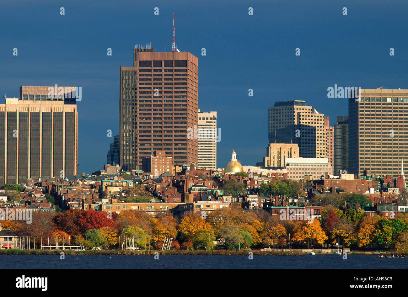 vista aérea panorâmica do distrito financeiro de boston, centro histórico, beacon  hill e charles river 6923973 Foto de stock no Vecteezy