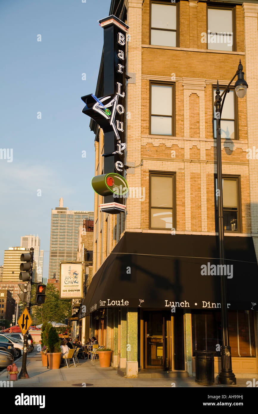ILLINOIS Chicago Outdoor dining at Bar Louie restaurant on Randolph
