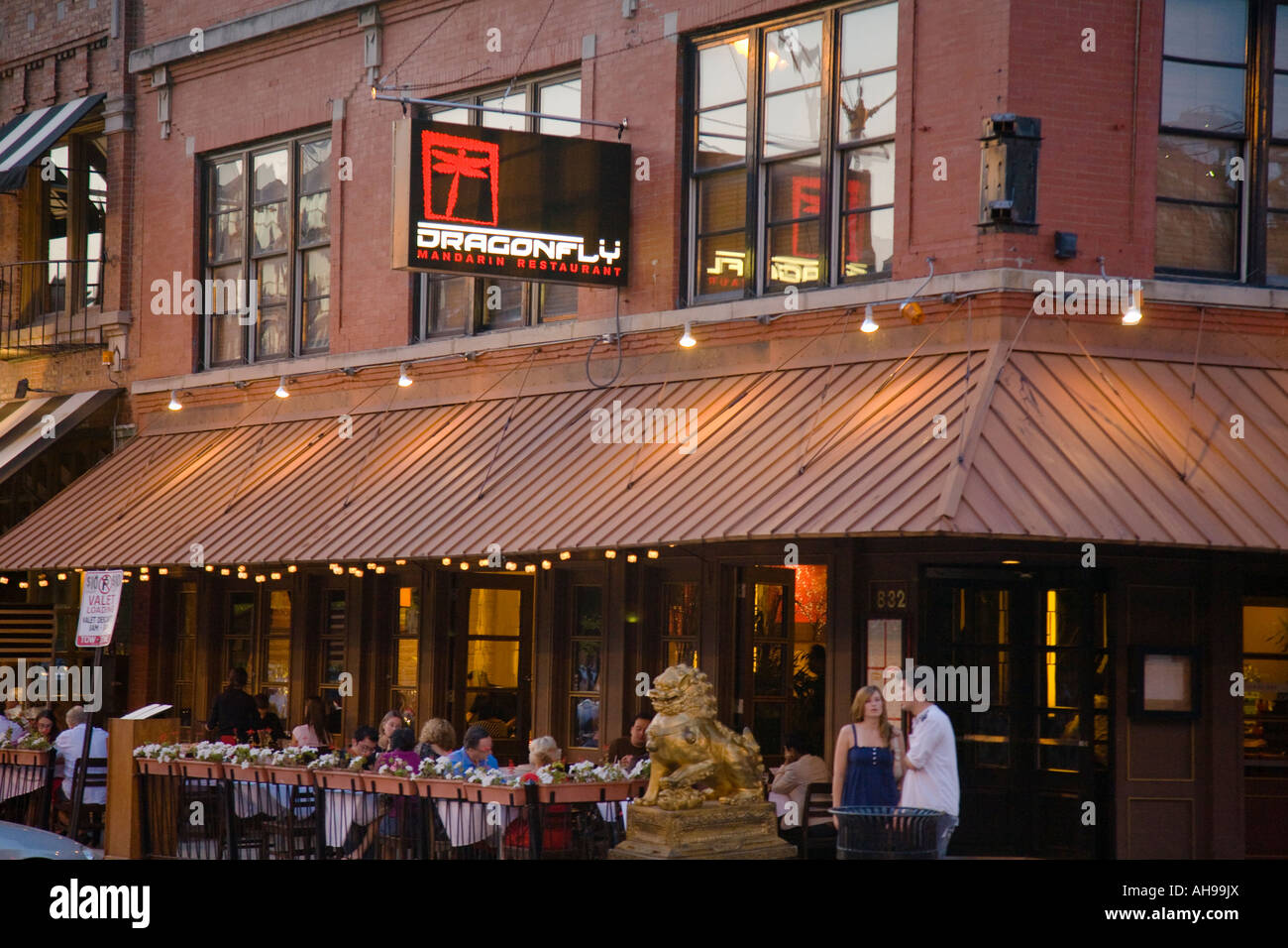ILLINOIS Chicago Outdoor dining at Dragonfly restaurant on Randolph