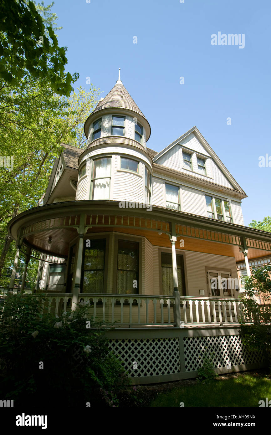ILLINOIS Oak Park Birthplace home of Ernest Hemingway famous American author Victorian style porch Stock Photo