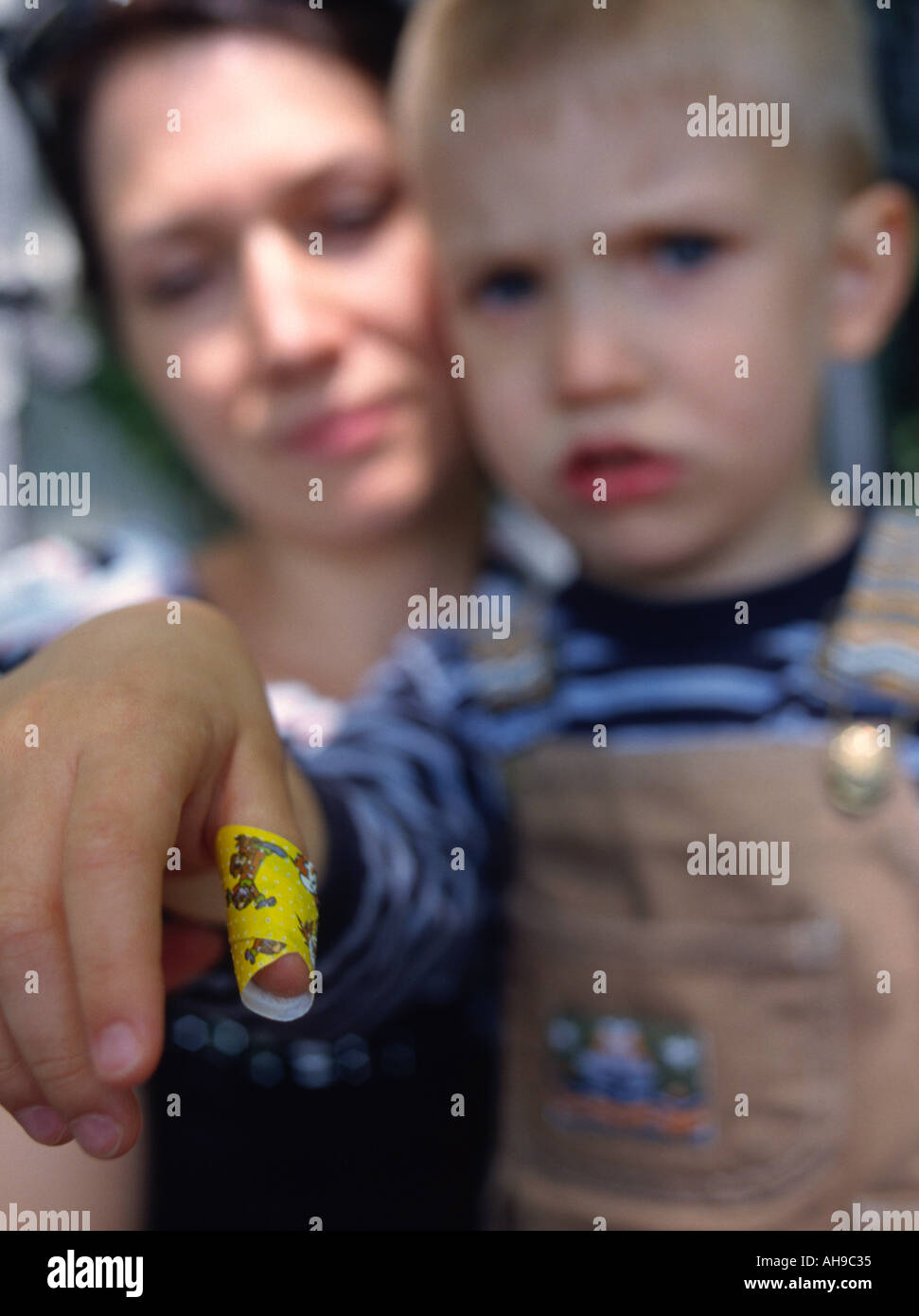 Child hurt finger hi-res stock photography and images - Alamy