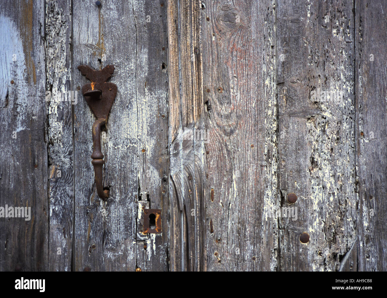 Türschloss in alter Holztür lock of an old wooden door Stock Photo