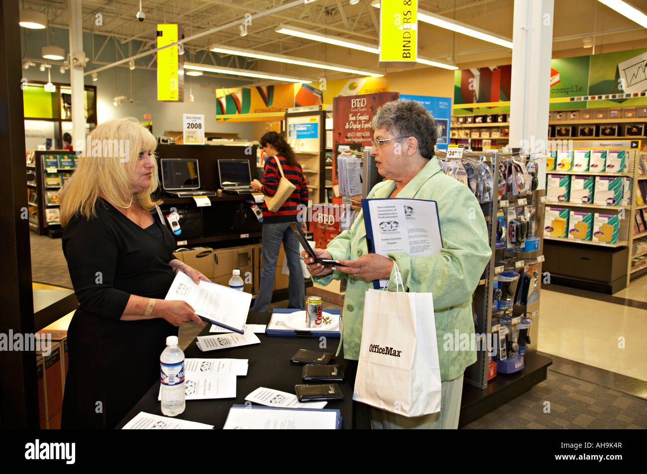 EVENT Hoffman Estates Illinois Product representative demonstrate merchandise in OfficeMax store female salesperson Stock Photo