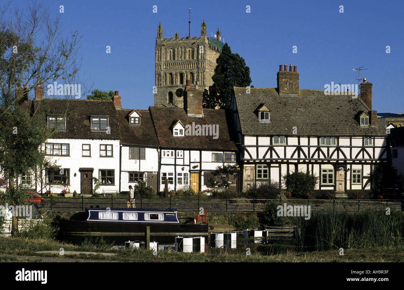 Mill Bank River Avon And Abbey Tewkesbury Gloucestershire Stock