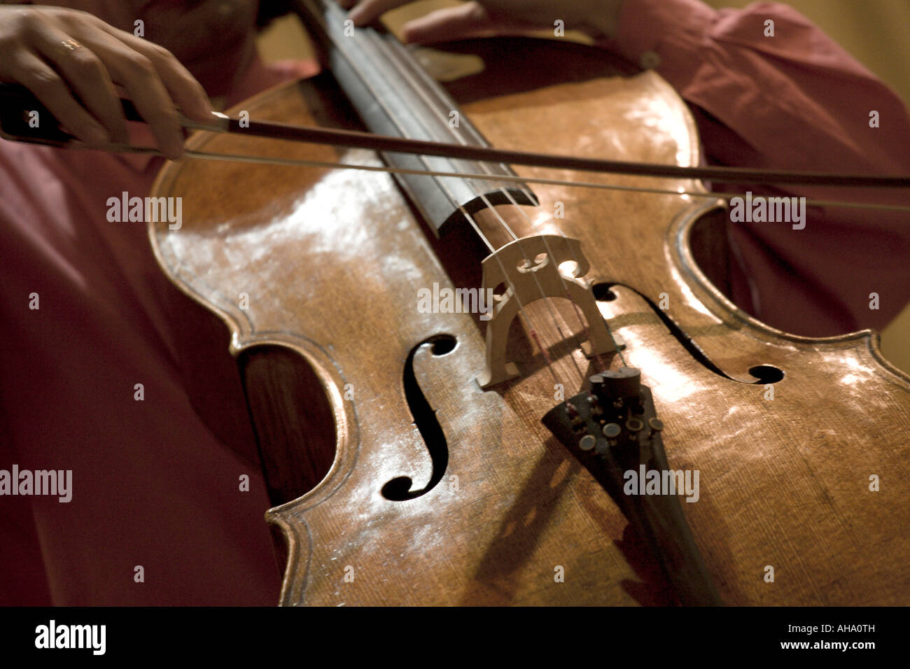 Instrumento de cello hires stock photography and images Alamy