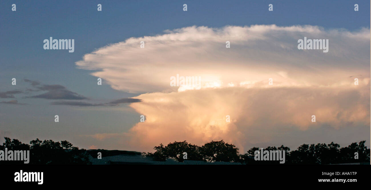 Supercell thunderstorm hi-res stock photography and images - Alamy