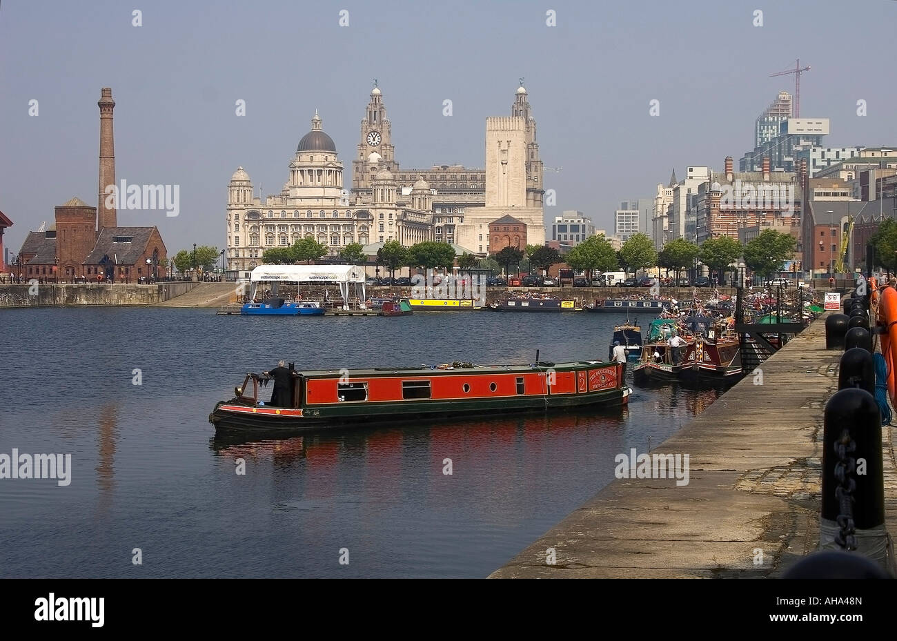 MERSEY,RIVER,FESTIVAL,2007,NARROW,BOATS,IN SALTHOUSE DOCK,LIVERPOOL,LIVER BUILDING,CLOCK,MERSEY DOCK AND HARBOUR CO, COMPANY. Stock Photo