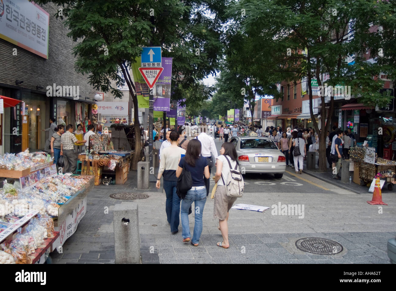 Insadong street scene seoul korea hi-res stock photography and images ...