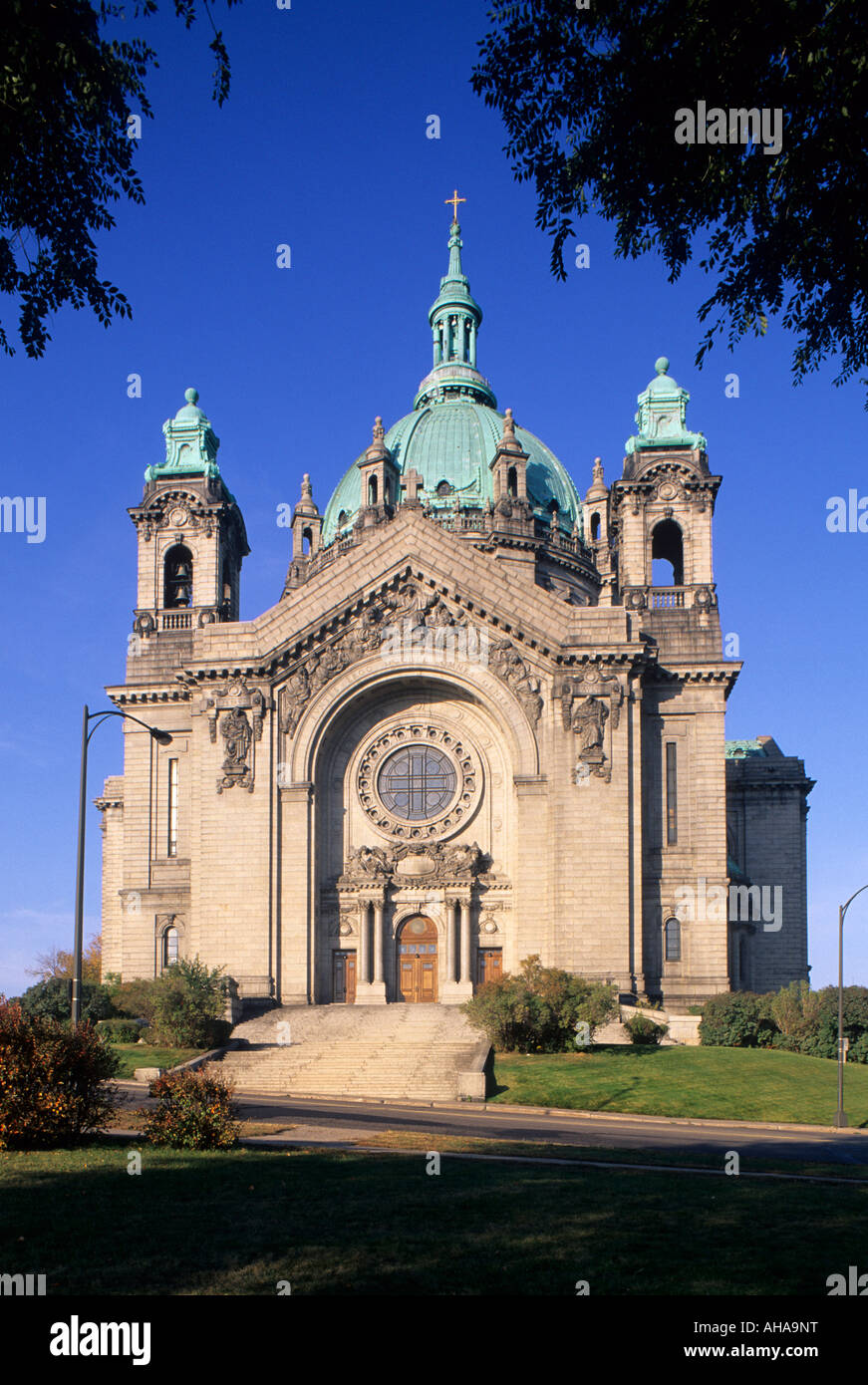 History of Saint Paul's Cathedral in St. Paul, Minnesota