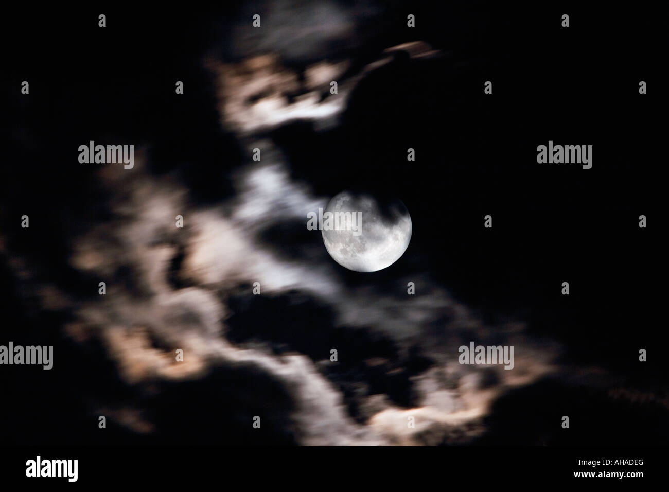 FULL MOON CLOUDY NIGHT SKY Stock Photo - Alamy