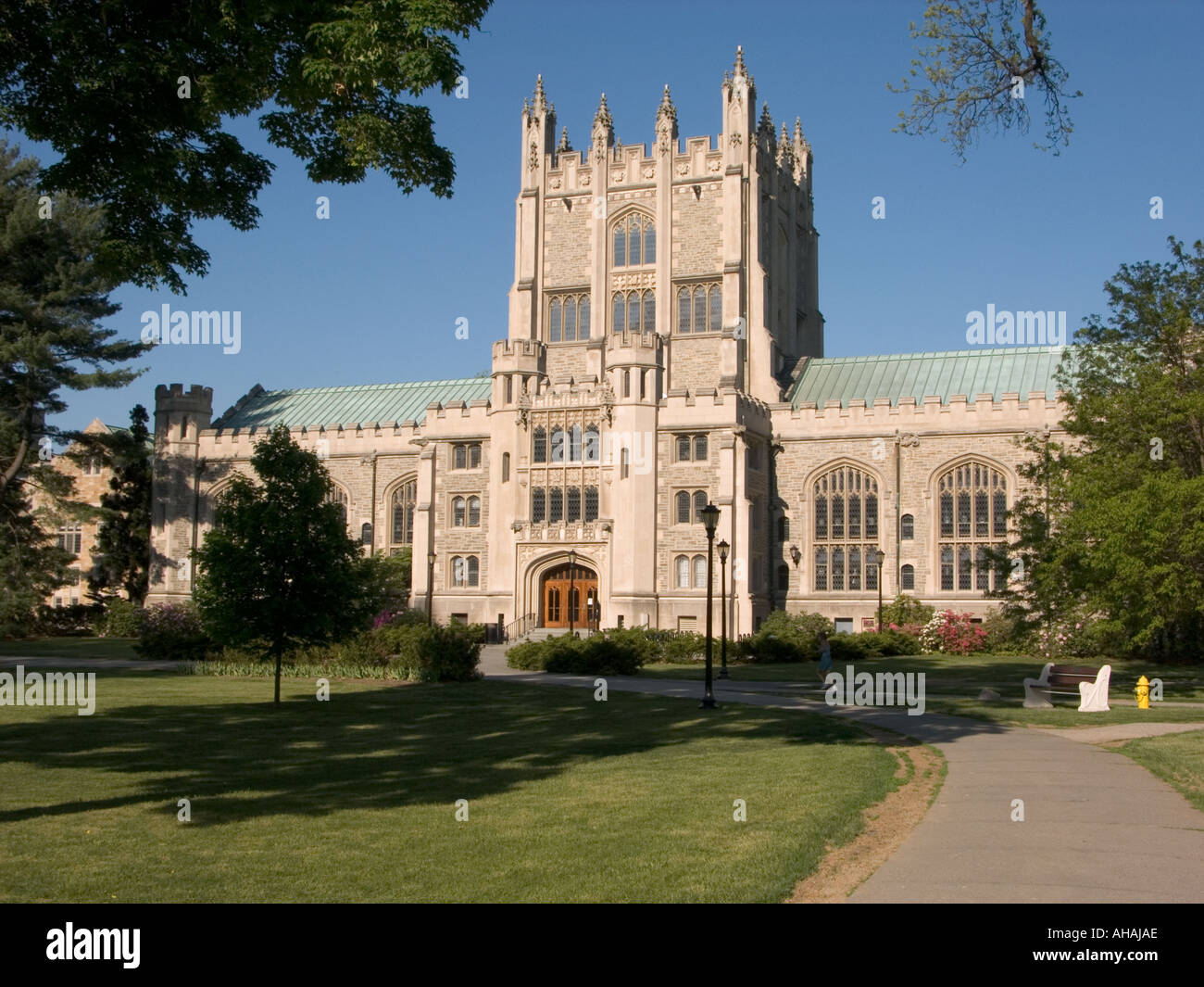 campus of vassar college poughkeepsie new york state usa and thompson library Stock Photo