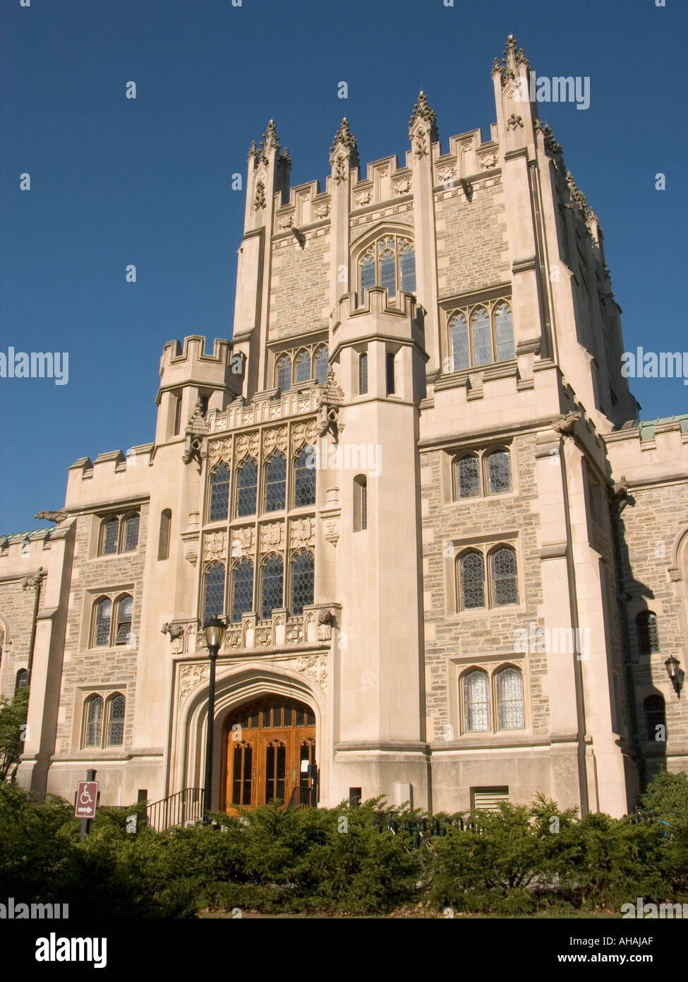 thompson library of vassar college in poughkeepsie state of new york ...
